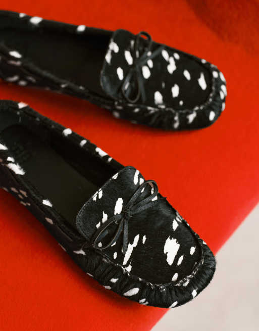 ASOS DESIGN - Mirth - Mocassins en cuir à imprimé vache de qualité supérieure avec nœud, 3 de 4