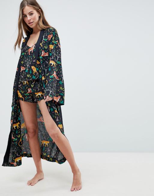 ASOS DESIGN – Pyjamaset aus 100% Modal mit Camisole, Shorts und Bademantel mit Tigermuster, 3 von 3