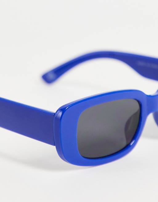 ASOS DESIGN – Mittelgroße, rechteckige Sonnenbrille in Blau mit rauchig getönten Gläsern, 3 von 4