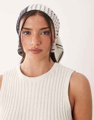 ASOS DESIGN - Mittelgroßes Kopftuch mit geteiltem Punktemuster in Schwarz-Weiß-Bunt