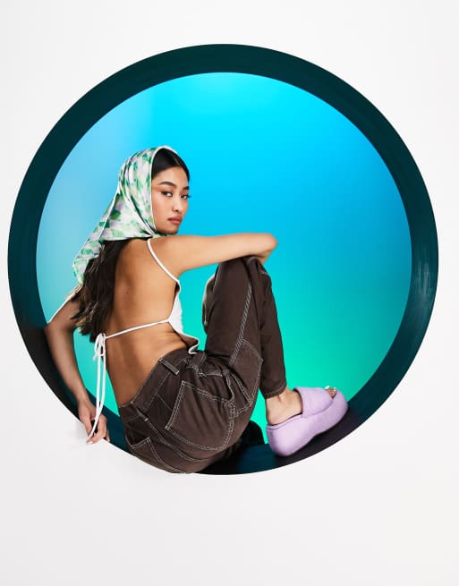 ASOS DESIGN – Mittelgroßes, mehrfarbiges Kopftuch aus Polysatin mit Karomuster