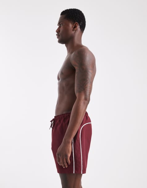 ASOS DESIGN – Mittellange Badeshorts in Burgunderrot mit kontrastierender Einfassung in Weiß - view 1