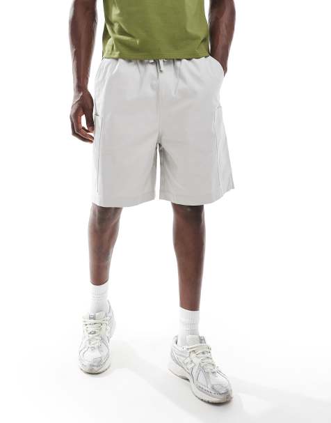 ASOS DESIGN – Mittellange Cargo-Shorts in Steinbeige mit Aufnäher - view 1