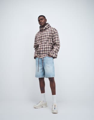 Mittellange Jeans-Jorts in hellblauer Waschung Blau 44