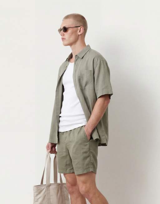 ASOS DESIGN – Mittellange, schmal geschnittene Shorts aus 100% Leinen in Khaki, Kombiteil, 3 von 5