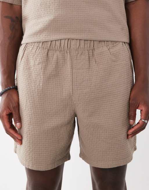 ASOS DESIGN – Mittellange Shorts in Steinbeige mit Waffelstruktur, Kombiteil, 5 von 5