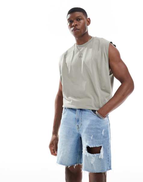 ASOS DESIGN – Mittellange Slim Fit Jeansshorts in hellblauer Waschung mit zerrissenem Saum - view 1