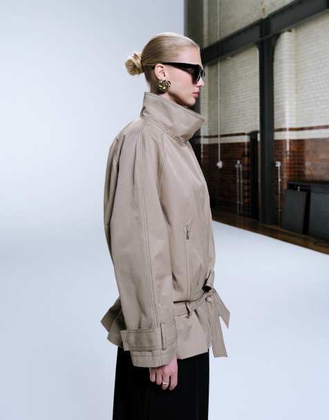 ASOS DESIGN – Mittellanger Trenchcoat in Steinbeige mit Gürtel - view 1