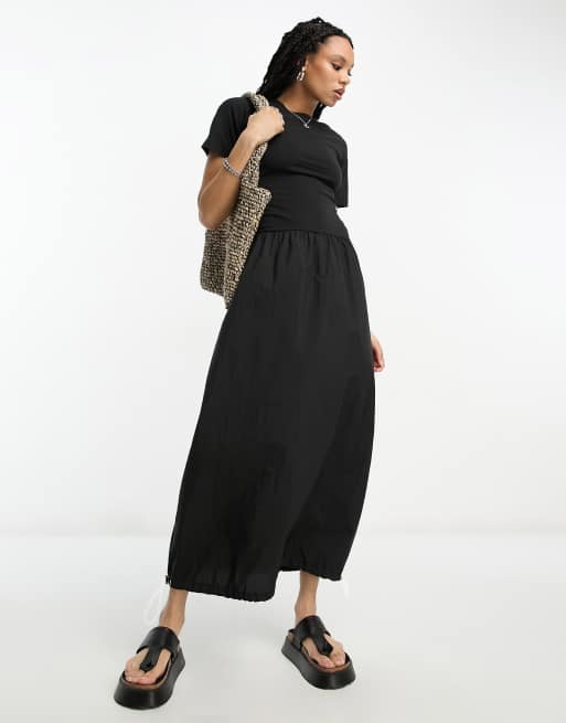 ASOS DESIGN – Mittellanges 2-in-1-T-Shirt-Kleid in Schwarz mit Rundhalsausschnitt und Cargo-Rock, 4 von 4