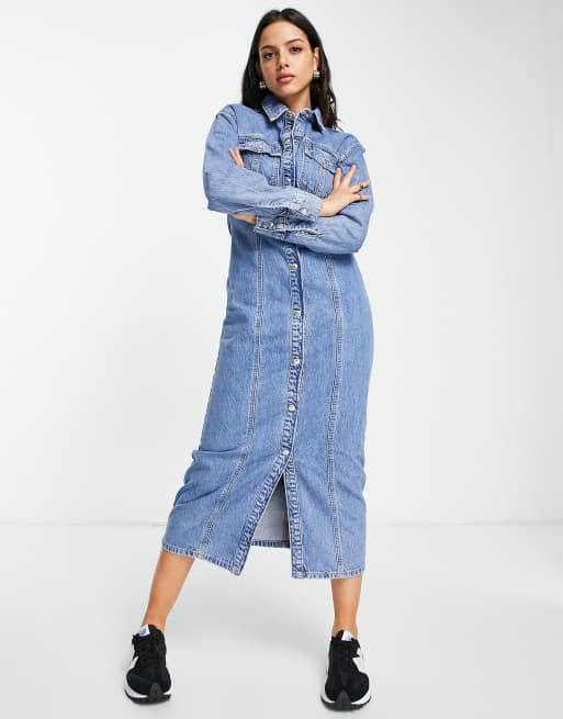 ASOS DESIGN – Mittellanges Jeans-Hemdkleid aus Baumwollmix in mittlerer Waschung - MBLUE
