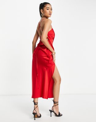 ASOS DESIGN - Mittellanges Satinkleid in Rot mit eckigem Ausschnitt, drapiertem Detail und Schnürung hinten