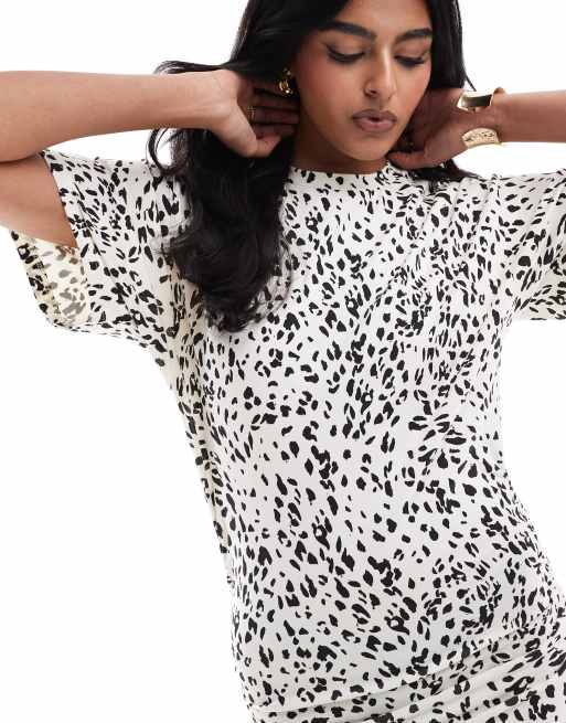 ASOS DESIGN – Mittellanges T-Shirt-Kleid mit Leopardenmuster, gerafften Seiten und Rundhalsausschnitt, 3 von 4