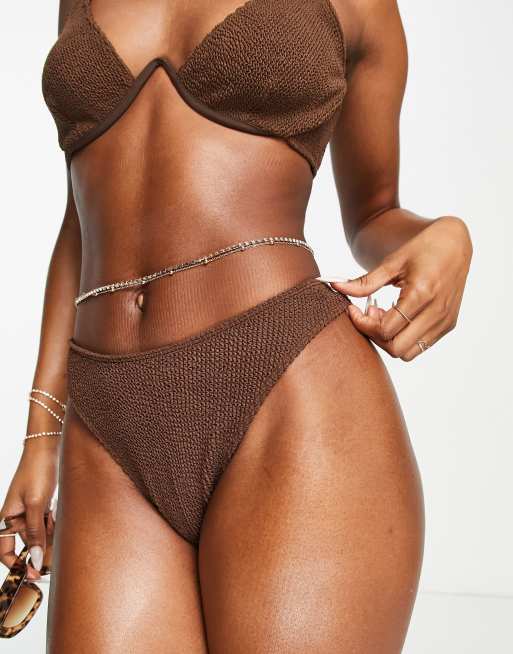 ASOS DESIGN - Mix and Match - Chokoladebrune hipster-bikinitrusser med høj benskæring i krølstof