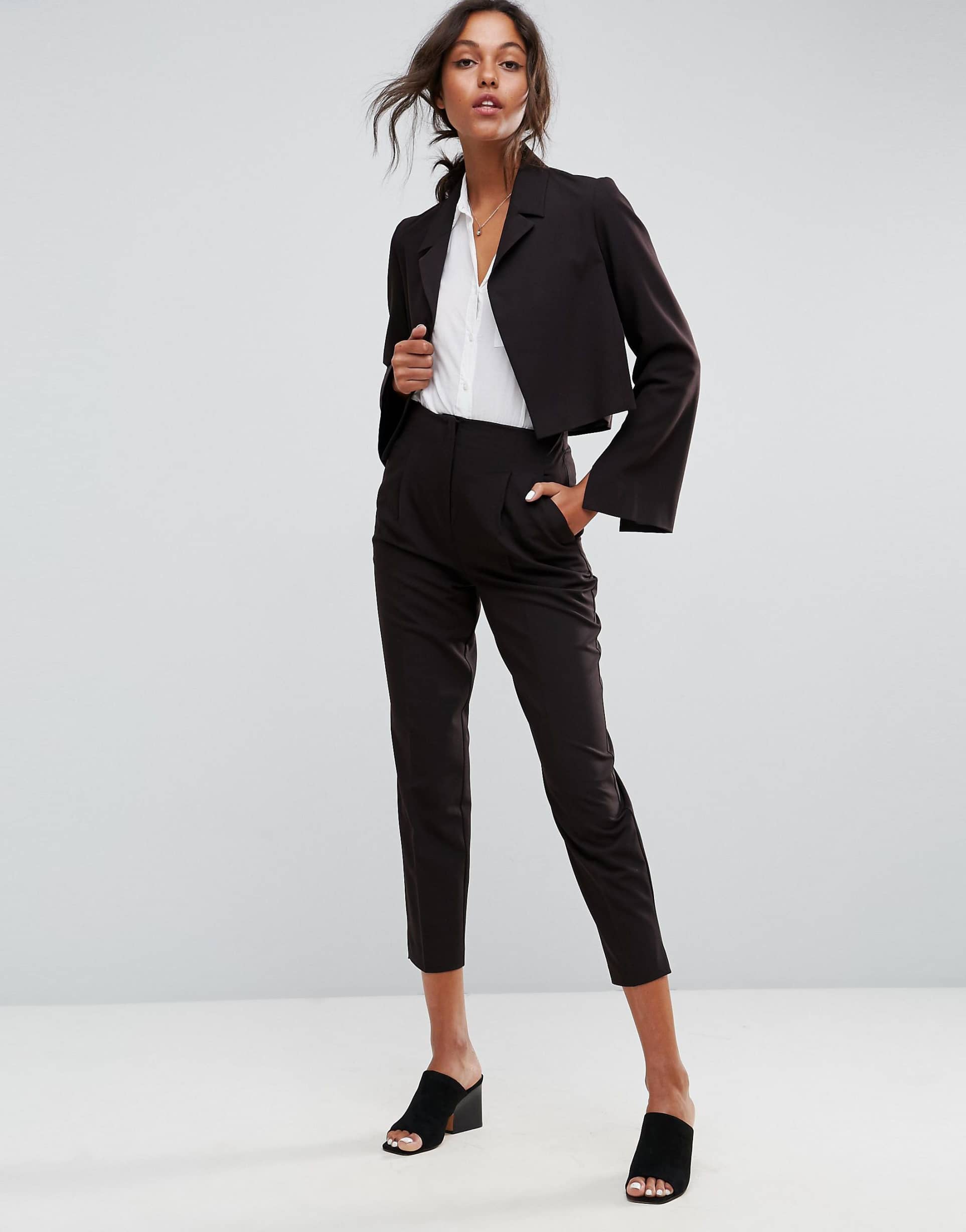 Женский костюм штаны. Брючные костюмы для женщин. Костюм трикотажный женский с брюками. Классический костюм женский брючный. Черный брючный костюм женский.