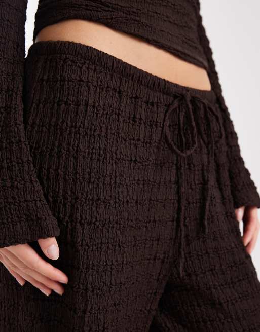 ASOS DESIGN - Mix en match - Broek met wijde pijpen, textuur en gestrikte taille in chocoladebruin , 3 van 5