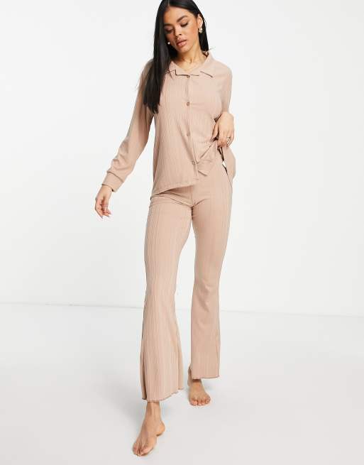 ASOS DESIGN - Mix en match - Geribbelde loungebroek met flare pijpen in bruin