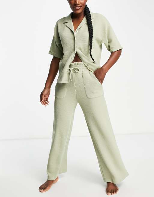 ASOS DESIGN - Mix en match - Pyjama-overhemd van gekreukte jersey in saliegroen