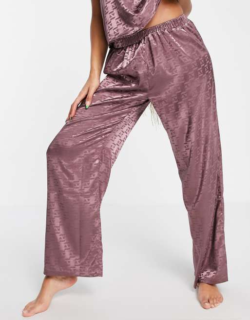 ASOS DESIGN - Mix en match - Satijnen pyjamabroek met AA-monogramprint in mink roze