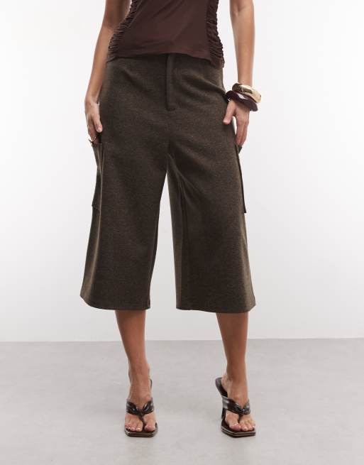 ASOS DESIGN Mix & Match Bermudashorts mit aufgesetzter Cargotasche in braunem Fischgrätmuster, 3 von 5