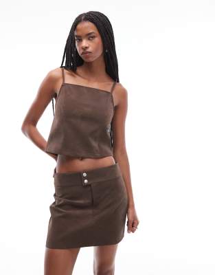 ASOS DESIGN - Mix & Match - Cropped-Oberteil in schokobrauner, strukturierter Lederoptik mit Rückenausschnitt-Brown