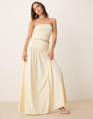 ASOS DESIGN - Mix & Match - Geraffter Maxirock in Buttermilchgelb mit tiefer Taille