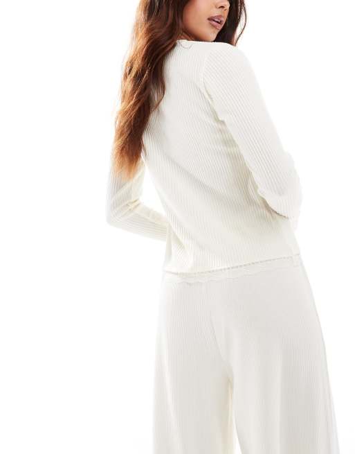 ASOS DESIGN – Mix & Match – Geripptes Pyjama-Oberteil in Elfenbein mit Spitzenborte und Henley-Kragen, 3 von 4