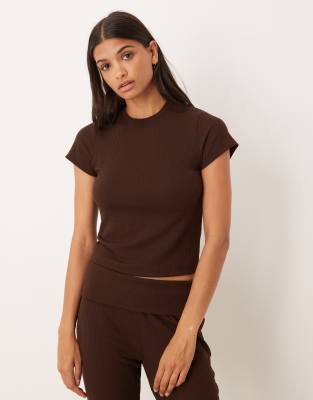 ASOS DESIGN - Mix & Match - Knapp geschnittenes, geripptes Lounge-T-Shirt in Schokobraun-Brown