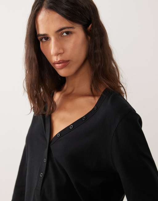 ASOS DESIGN mix & match long sleeve plunge henley in black, 2 of 4