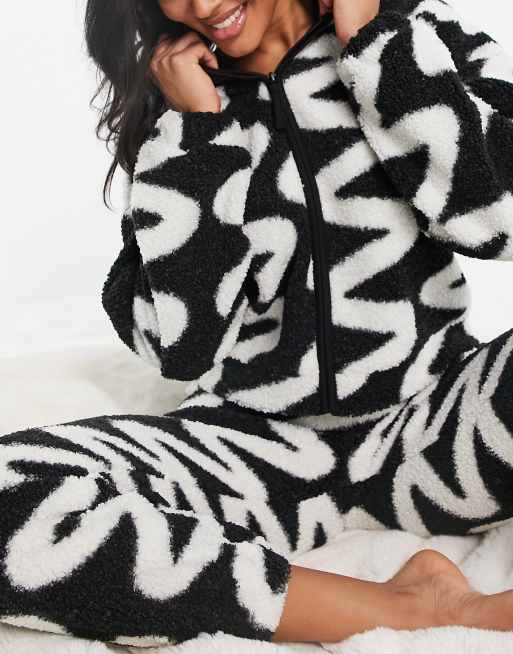 ASOS DESIGN - Mix & Match - Lounge-hoodie van borg met krabbelprint in zwart