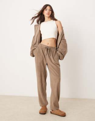 ASOS DESIGN - Mix & Match - Lounge-Jogginghose aus Fleece in Braun