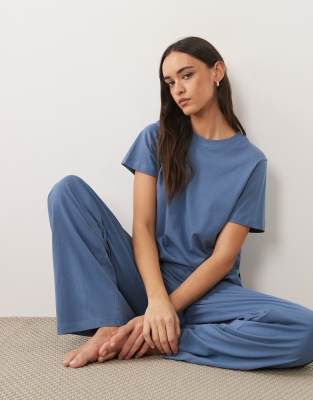 ДИЗАЙНЕРСКАЯ футболка ASOS DESIGN mix &match из хлопчатобумажной пижамы большого размера с разрезами по бокам синего цвета denim blue