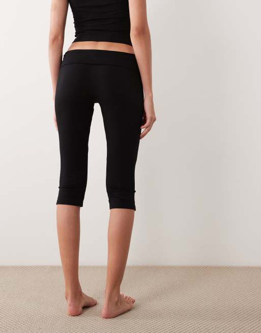 ASOS DESIGN - Mix & Match - Pantaloni del pigiama stile capri neri con risvolto, 3 di 4