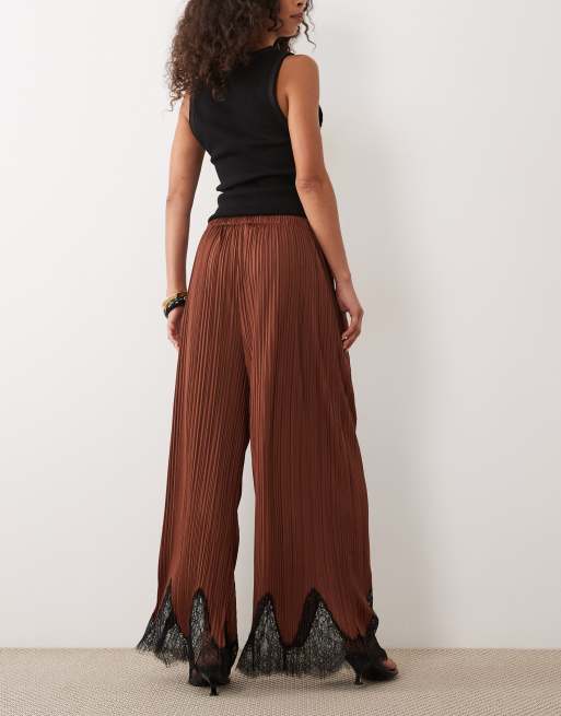 ASOS DESIGN Mix & Match Plissee-Hose mit geradem Bein in Braun mit schwarzer Spitzenborte, 3 von 5