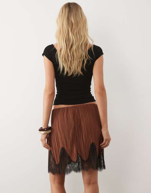 ASOS DESIGN mix & match plisseret mininederdel i brun med sort blondkant, 5 af 5