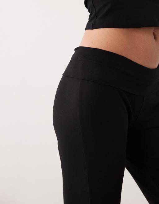 ASOS DESIGN – Mix & Match – Pyjama-Caprihose in Schwarz mit Umschlag, 2 von 4