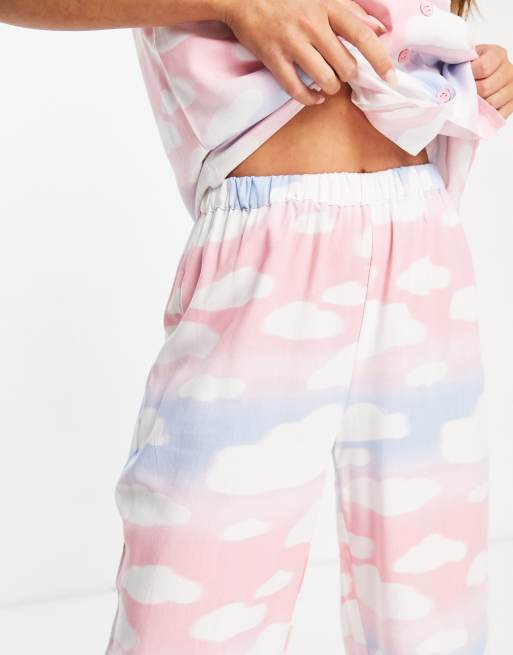 ASOS DESIGN – Mix & Match – Pyjama-Hose aus Modal in Rosa, Blau und Weiß mit Wolkendesign, 3 von 4
