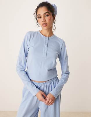 ASOS DESIGN - Mix & Match - Pyjama-Oberteil in Blau mit Henley-Kragen