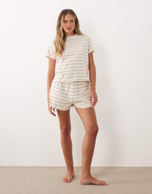 ASOS DESIGN – Mix & Match – Pyjama-T-Shirt aus Baumwolle in Cremeweiß gestreift mit Oversize-Passform und Seitenschlitzen, 3 von 4