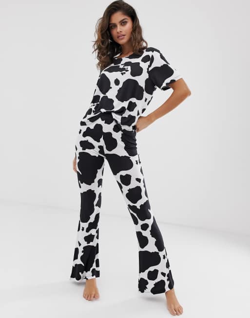 ASOS DESIGN – Mix-and-Match – Pyjamaset mit T-Shirt und Schlaghose mit Kuhmuster, 3 von 3