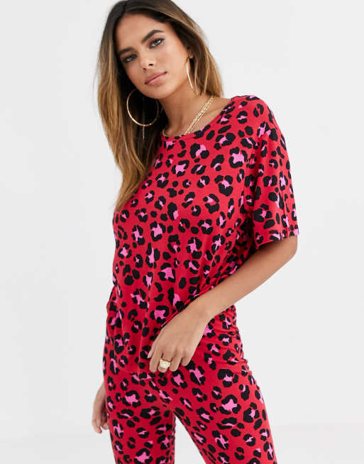 ASOS DESIGN – Mix & Match – T-Shirt und Leggings im Set mit Tierfellmuster in Rot, 2 von 3