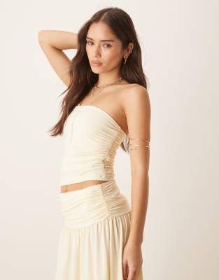 ASOS DESIGN - Mix & Match - Trägerloses Oberteil in Buttermilchgelb mit Raffung