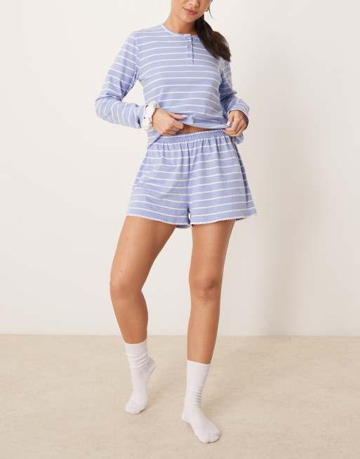 ASOS DESIGN - Mix og match - Blå og flagrende pyjamasshorts med striber