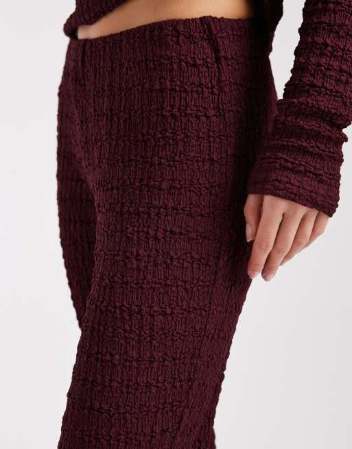 ASOS DESIGN - Mix og match - Bordeauxrøde højtaljede bukser med svaj og tekstur , 4 af 5
