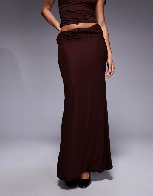 ASOS DESIGN - Mix og match - Chokoladebrun maxinederdel med havfruesnit og snoning i taljen, 2 af 5