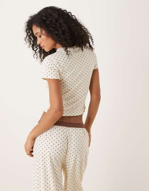 ASOS DESIGN - Mix og match - Cremehvid og brun pyjamastop med korte ærmer og prikker, 3 af 4