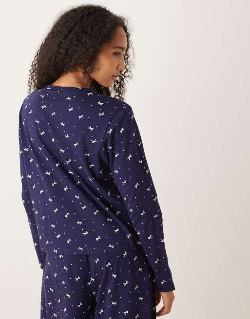ASOS DESIGN - Mix og match - Marineblå henley-pyjamastop med lange ærmer og sløjfeprint i bomuld, 3 af 4