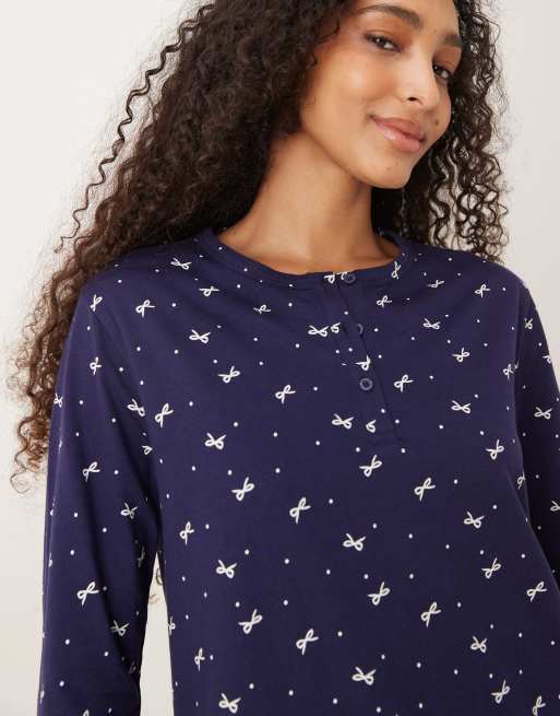 ASOS DESIGN - Mix og match - Marineblå henley-pyjamastop med lange ærmer og sløjfeprint i bomuld, 4 af 4