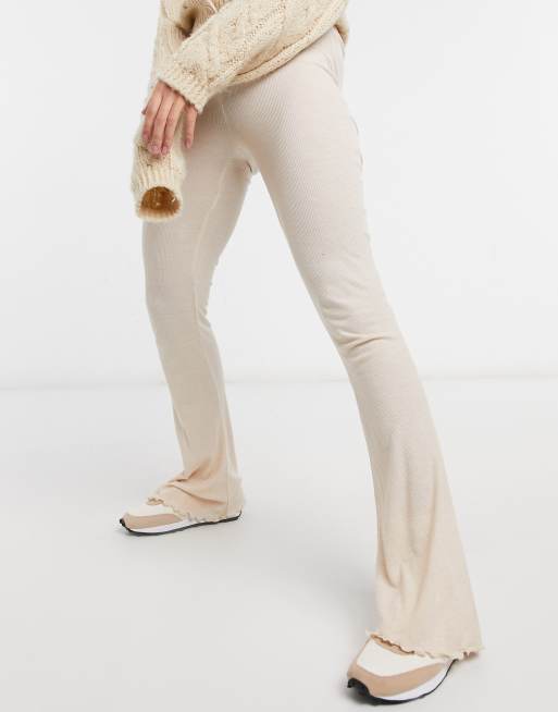 ASOS DESIGN – Mixa & matcha – Havrefärgade ribbade mysbyxor i utsvängd design