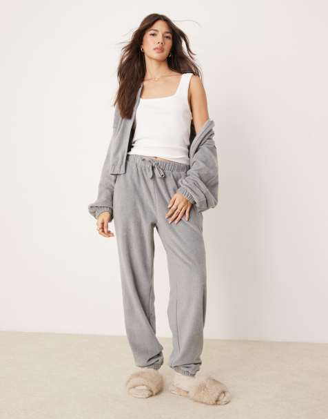 ASOS DESIGN – Mixa & matcha – Ljusgrå mysbyxor i fleece - view 1