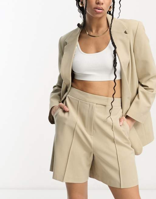 ASOS DESIGN – Mixa & matcha – Naturfärgade mom shorts